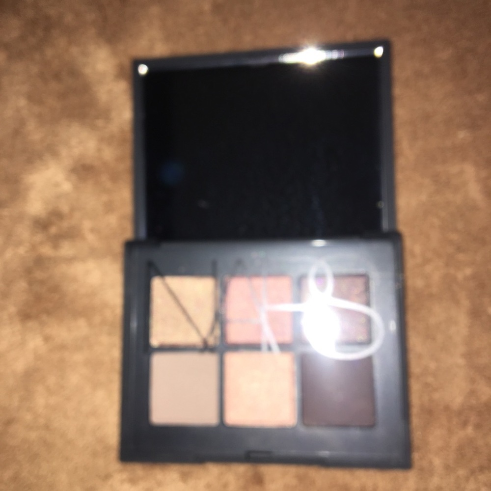 makeup - Picture 2 of 8